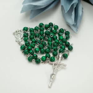 zielony różaniec z malachitu