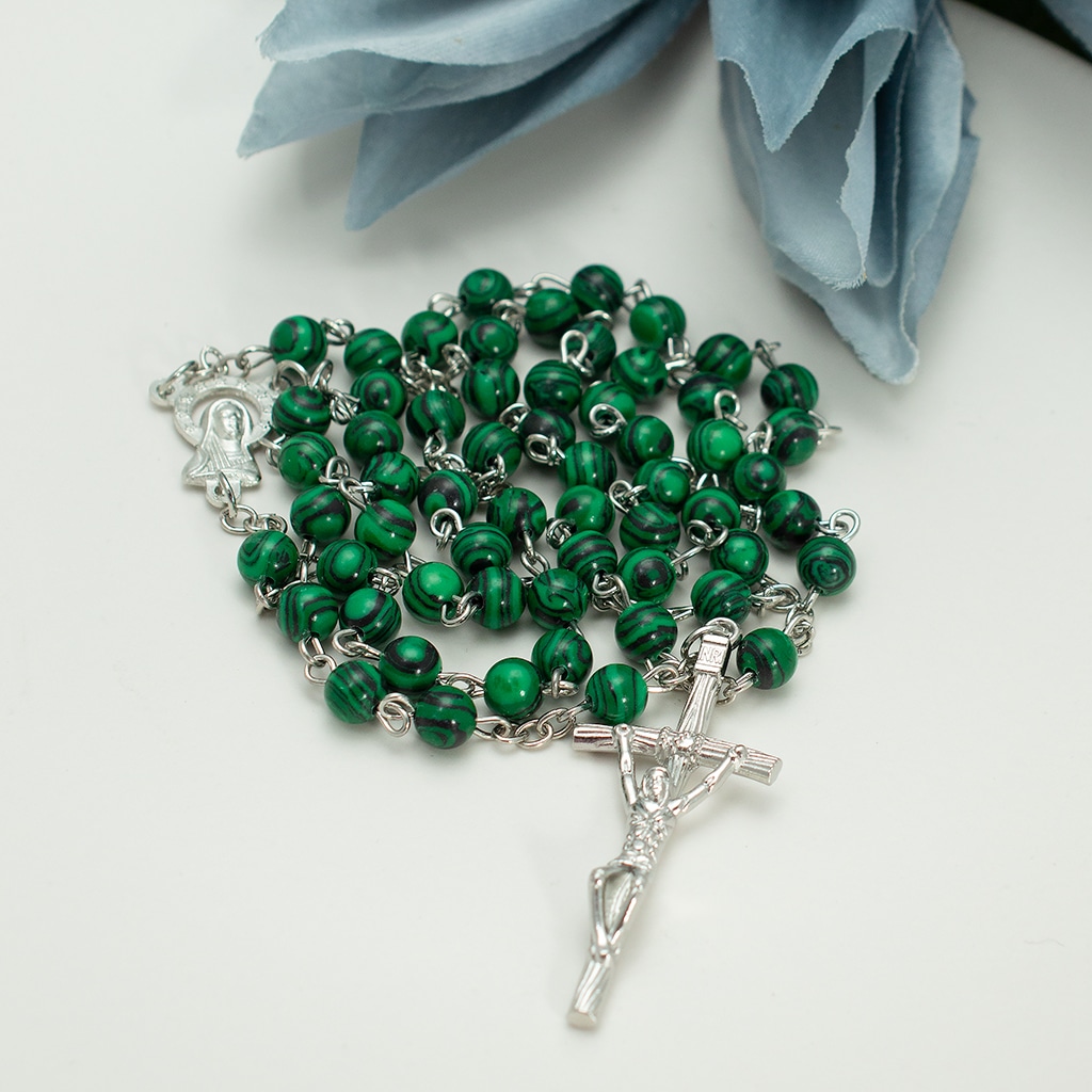 zielony różaniec z malachitu