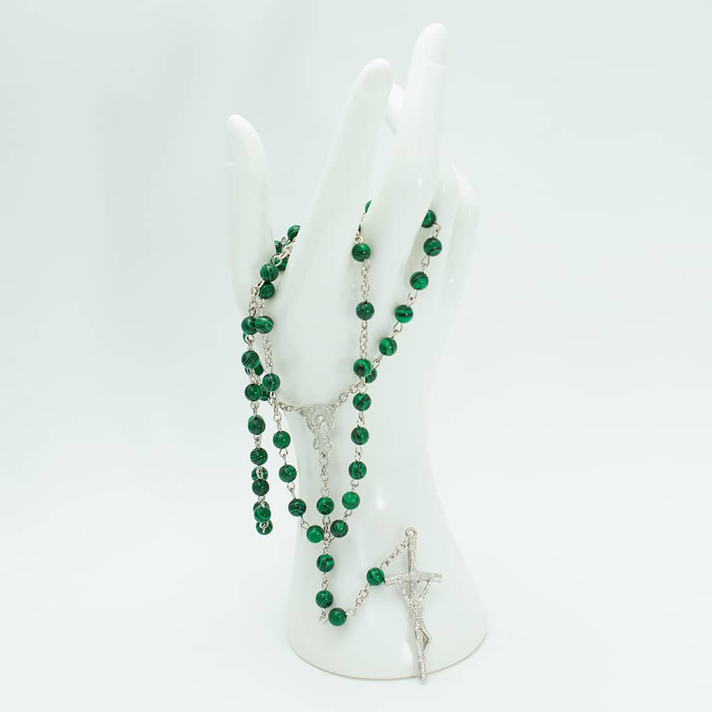 zielony różaniec z malachitu