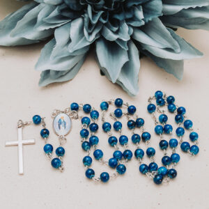 niebieski różaniec dla chłopca