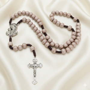 duży drewniany męski różaniec na sznurku